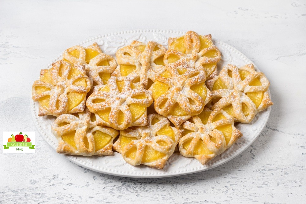 Ананасы в слоёном тесте