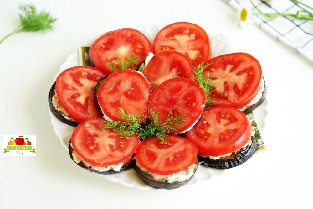 Баклажаны с помидорами и майонезом