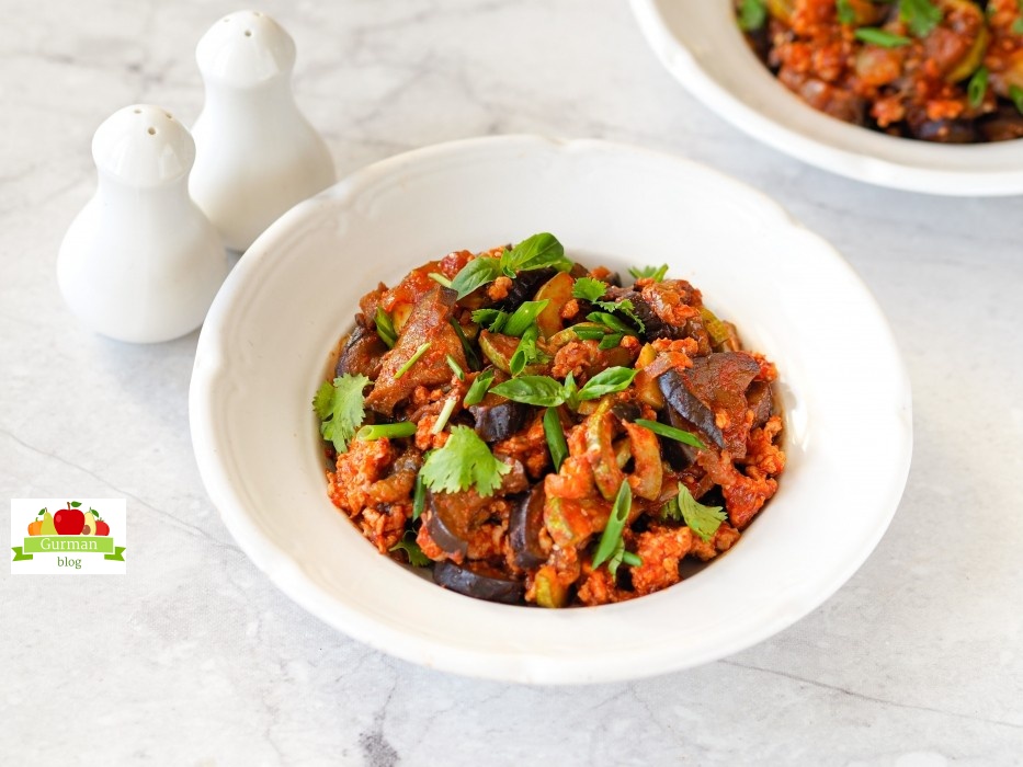 Баклажаны тушеные с фаршем