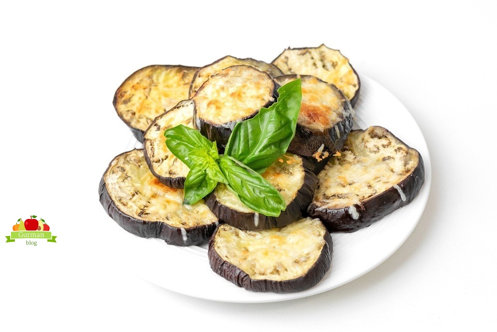 Баклажаны, запеченные в духовке с чесноком