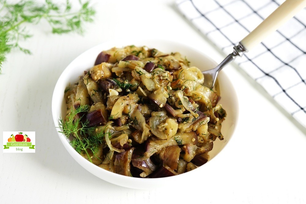 Баклажаны жареные с луком