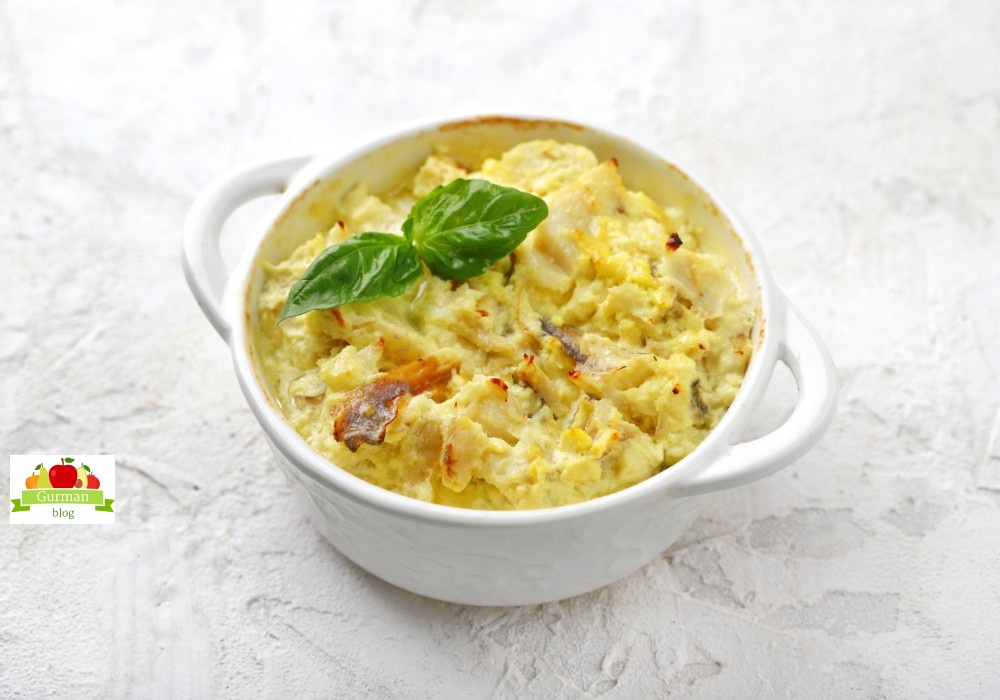 Белая рыба в сметанно-чесночном соусе