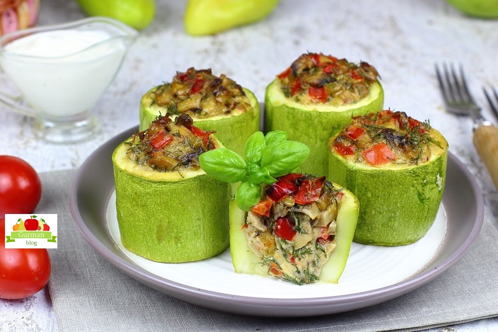 Бочонки из кабачков с шампиньонами