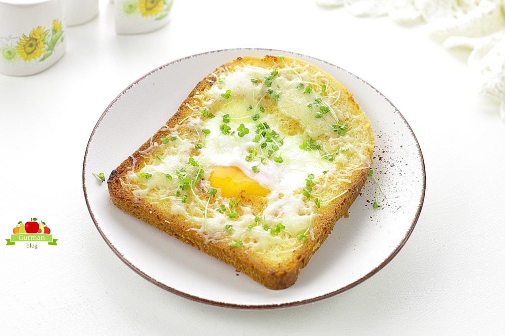 Бутерброды с яйцом и сыром на сковороде