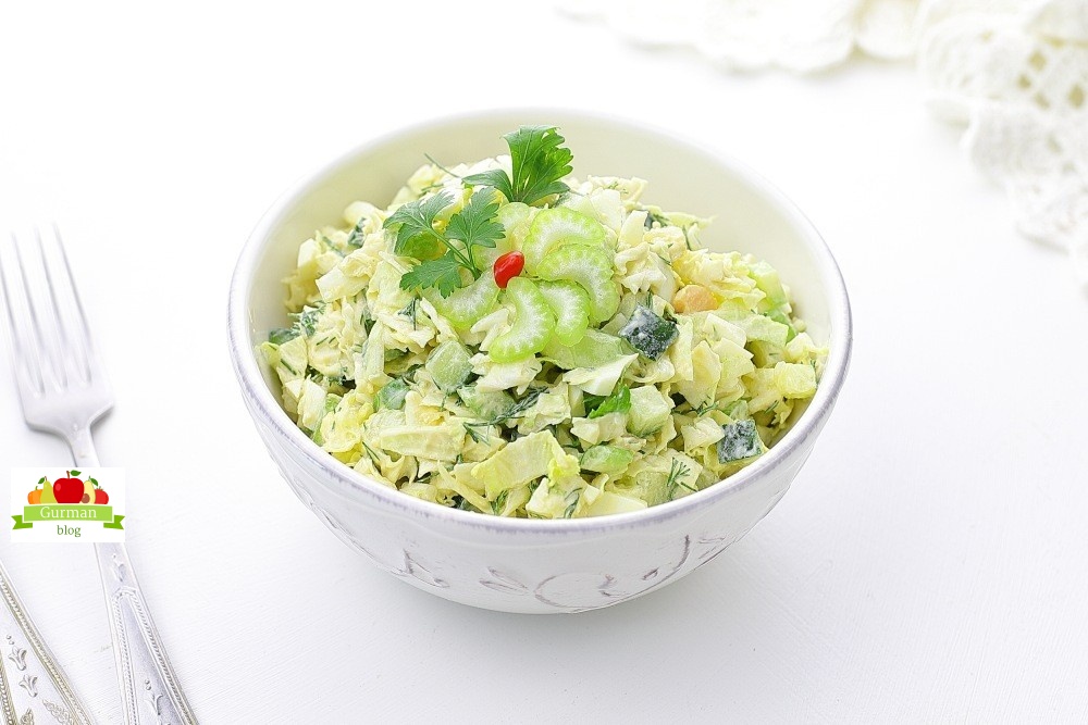 Cалат с пекинской капустой и яйцом