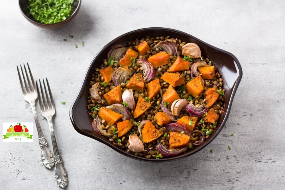 Чечевица в духовке с тыквой