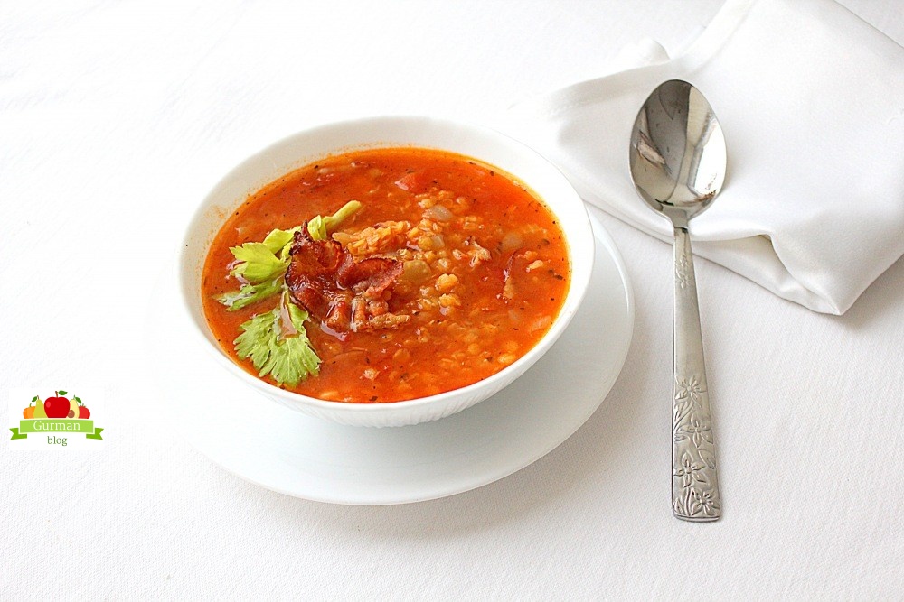 Чечевичный суп с томатами и беконом