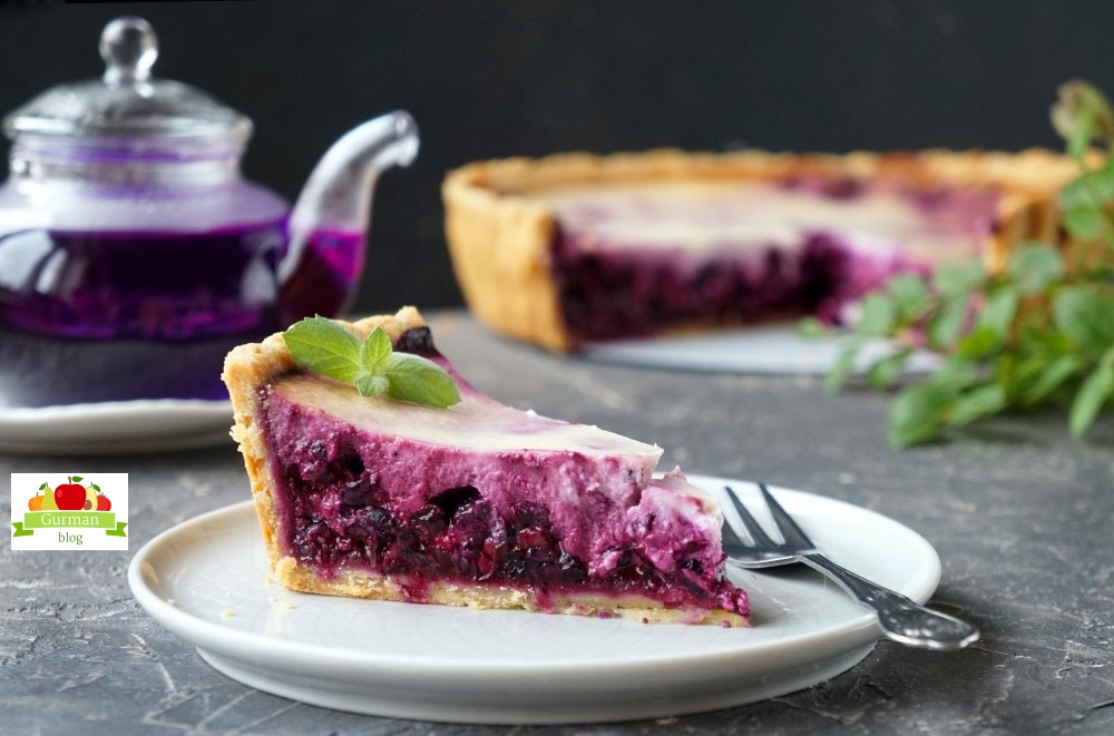 Черничный пирог со сметанной заливкой