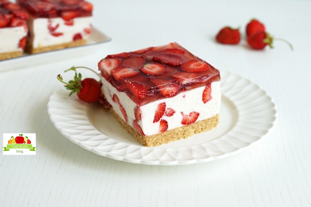 Чизкейк с клубникой и желе без духовки