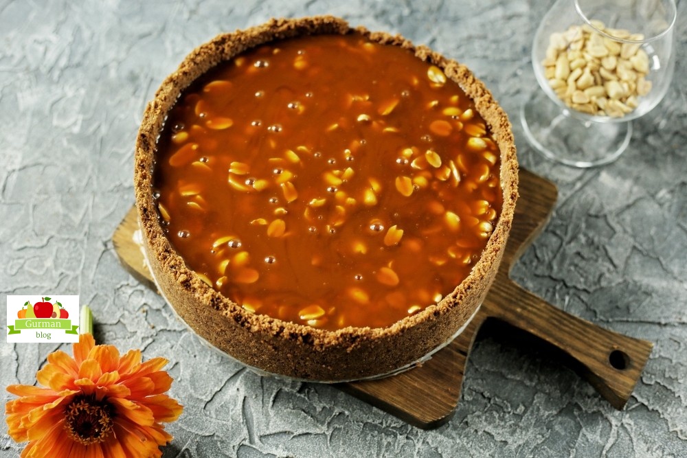 Чизкейк “Сникерс” со вкусом знакомой шоколадки