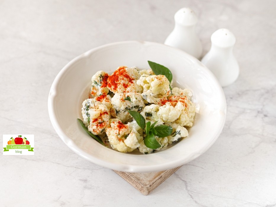 Цветная капуста на сковороде со сметаной