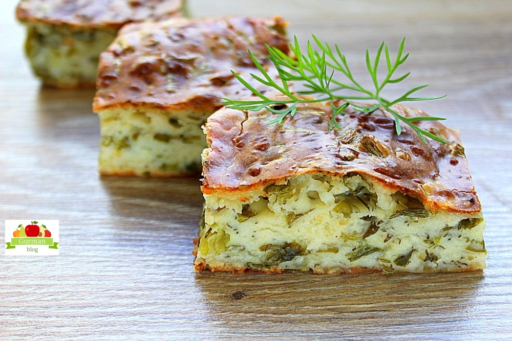 Деревенский сырный пирог с зеленым луком