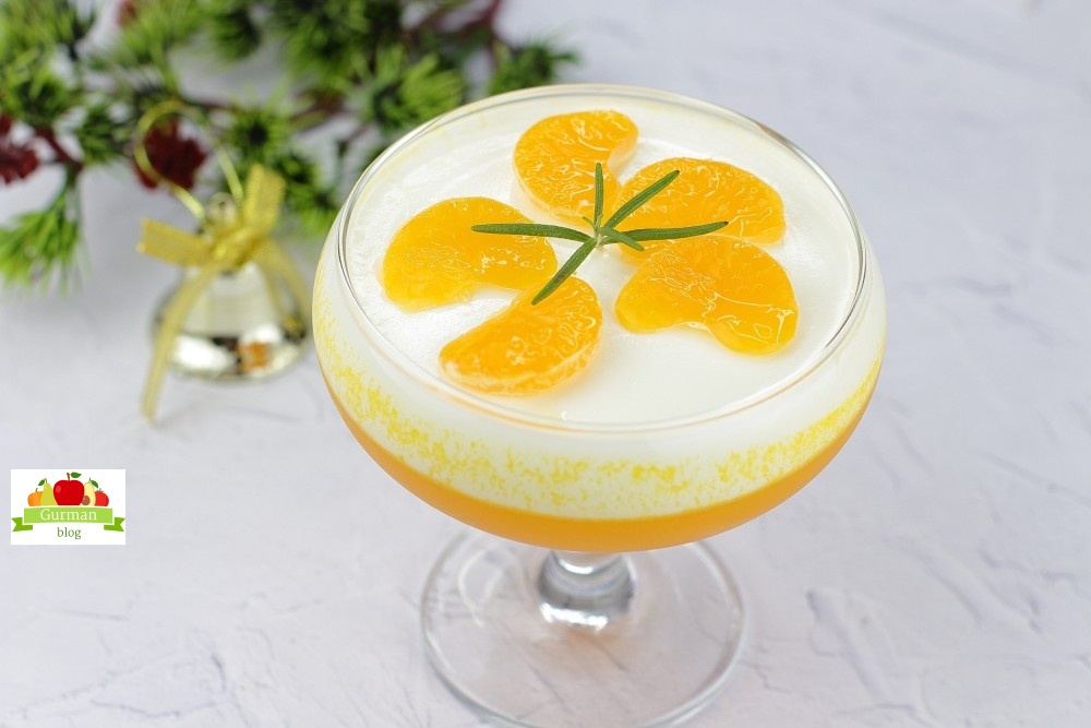 Десерт из мандаринов с желе в стакане