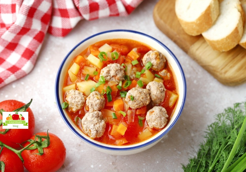Диетический томатный суп с фрикадельками