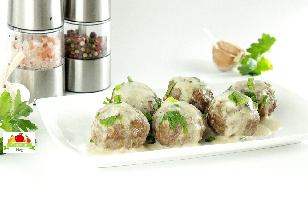 Фрикадельки в сливочном соусе