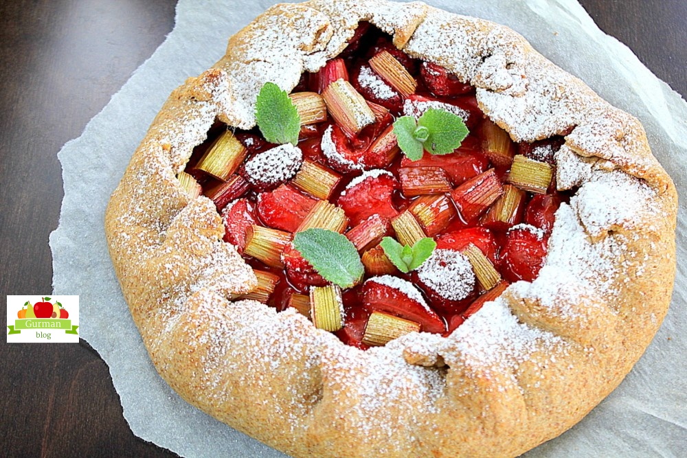 Галета из цельнозерновой муки с клубникой и ревенем