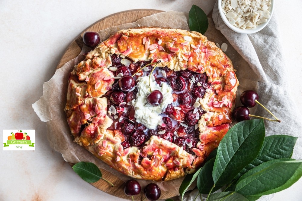 Галета с вишней и персиками