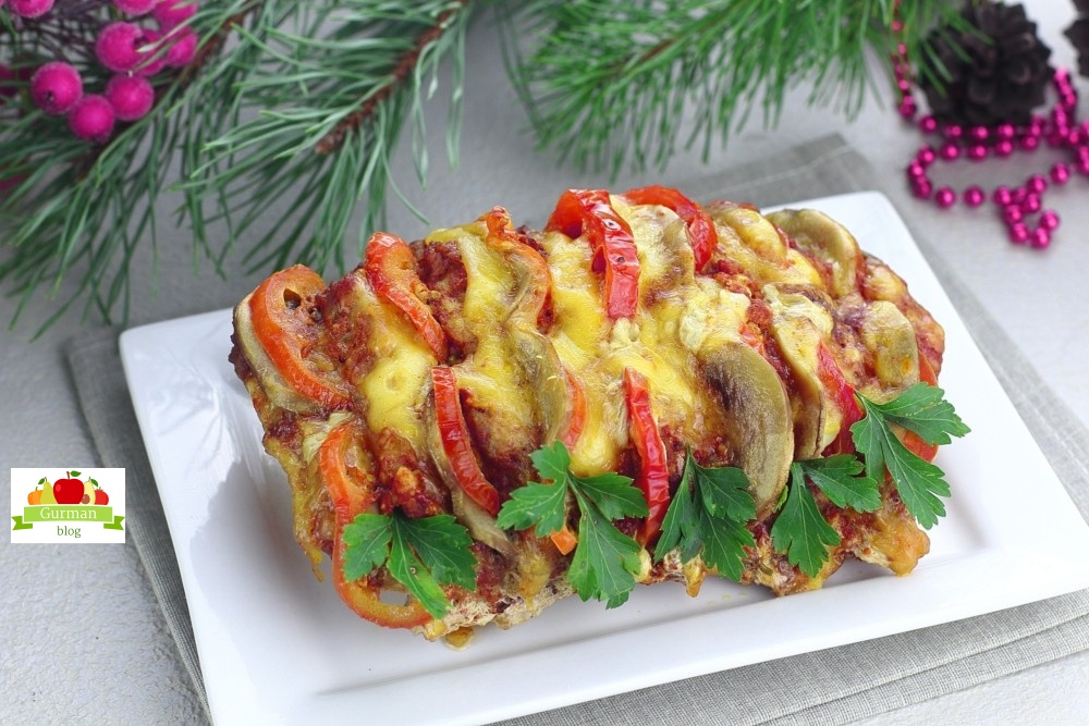 Гармошка из свинины с помидорами, грибами и сыром