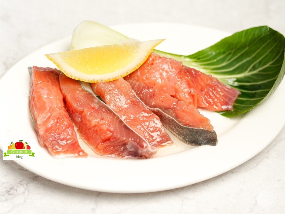 Горбуша под семгу: рецепт засолки в масле очень быстрый