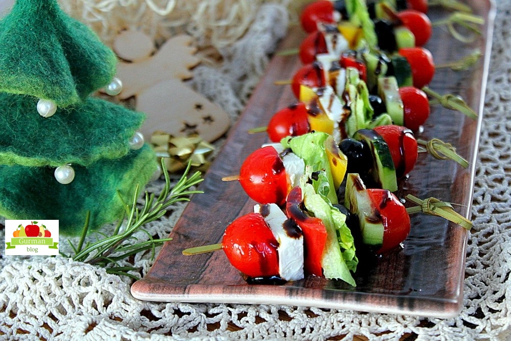 Греческий салат на шпажках: праздничный рецепт