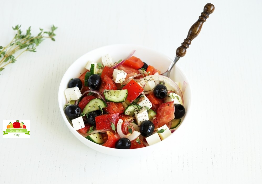 Греческий салат с фетаксой