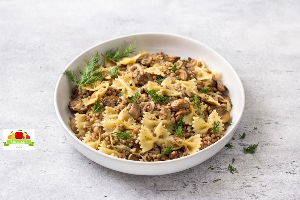 Гречка с макаронами и грибами