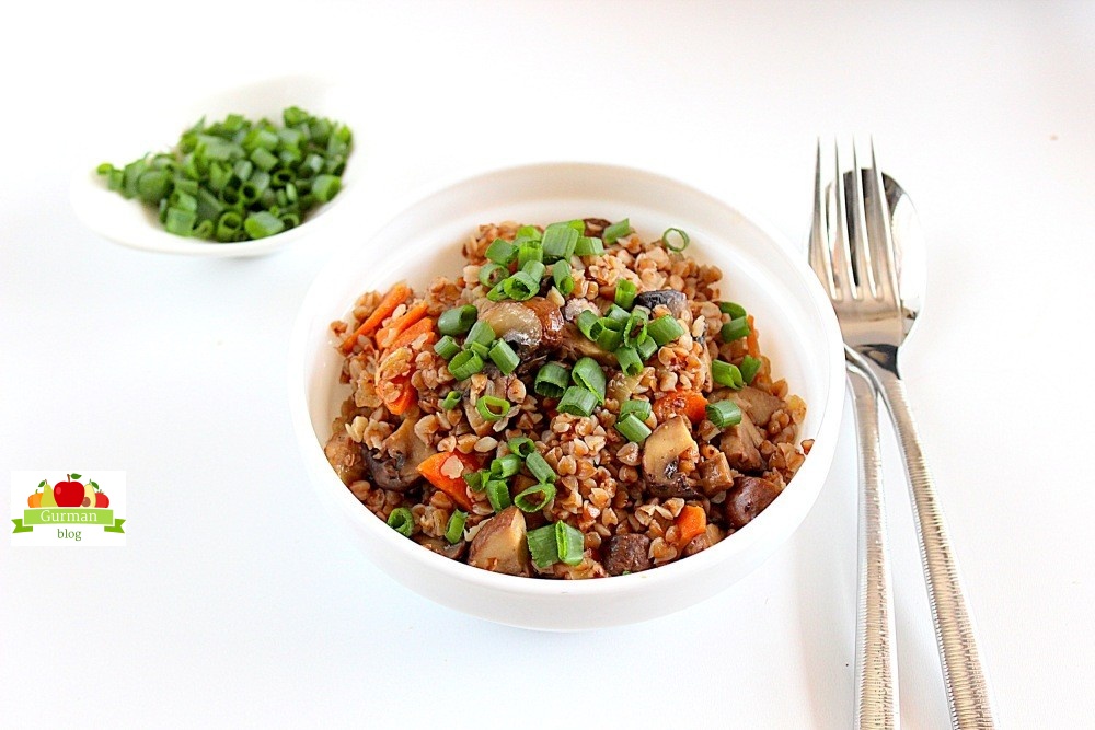 Гречка с шампиньонами, луком и морковью