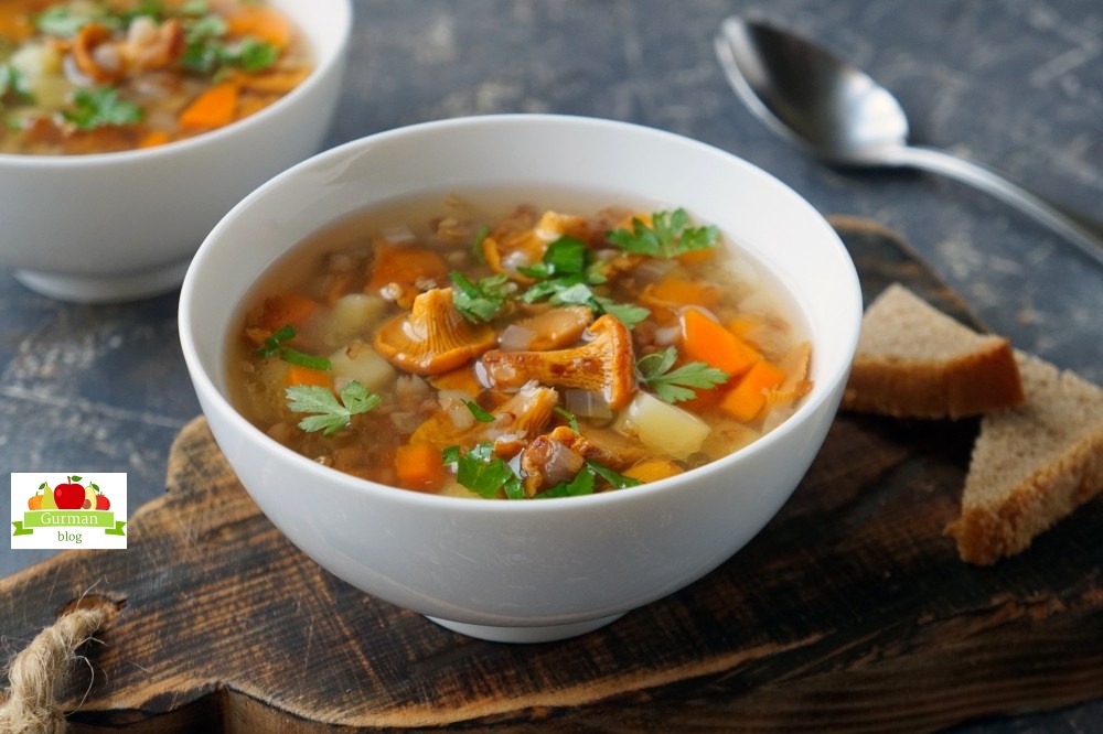 Грибной суп с лисичками и гречкой