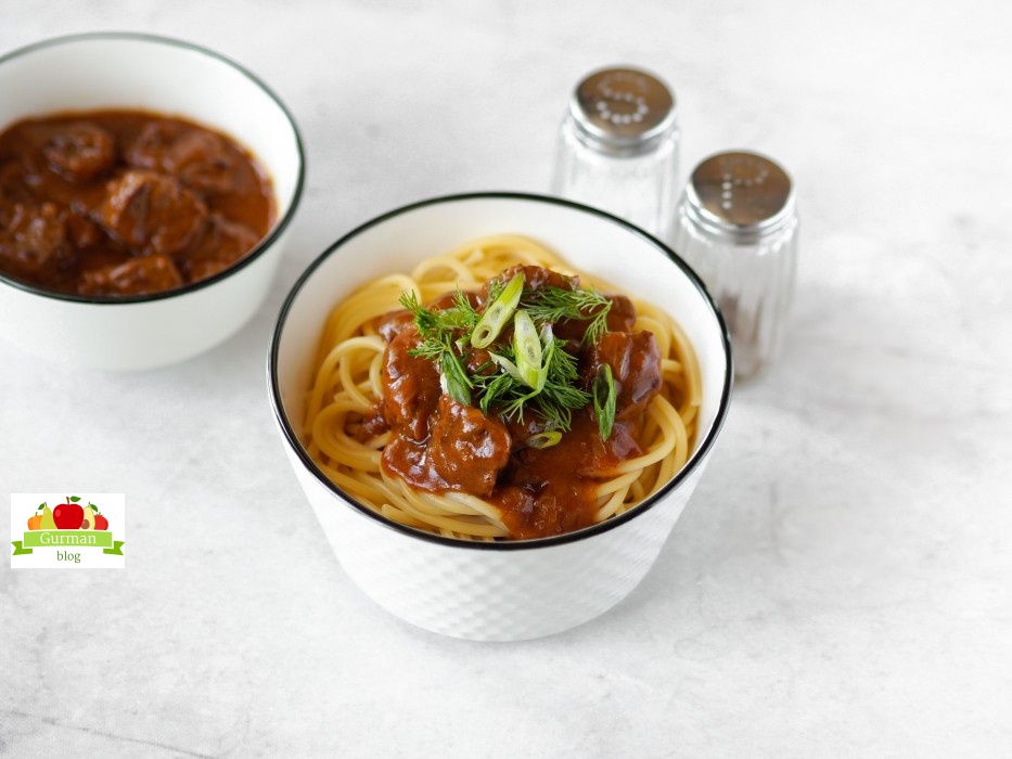 Гуляш из говядины с подливкой: рецепт классический