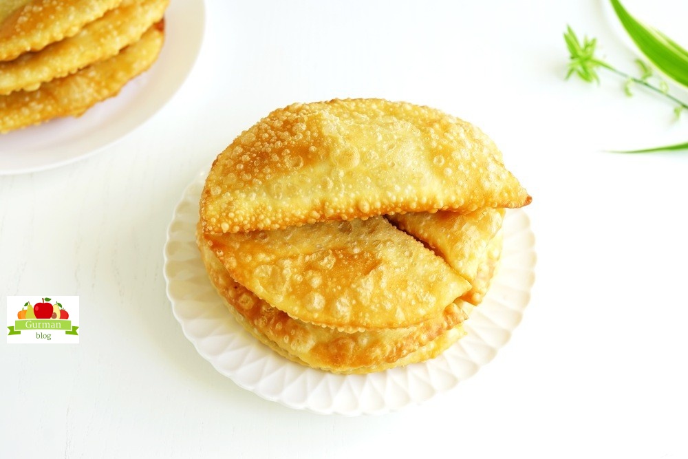 Хрустящие чебуреки с пузырьками с фаршем