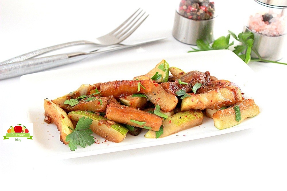 Кабачки с баклажанами на сковороде