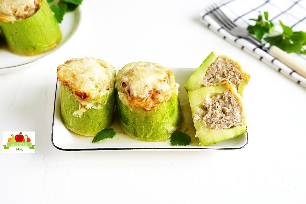 Кабачки с фаршем и сыром в духовке