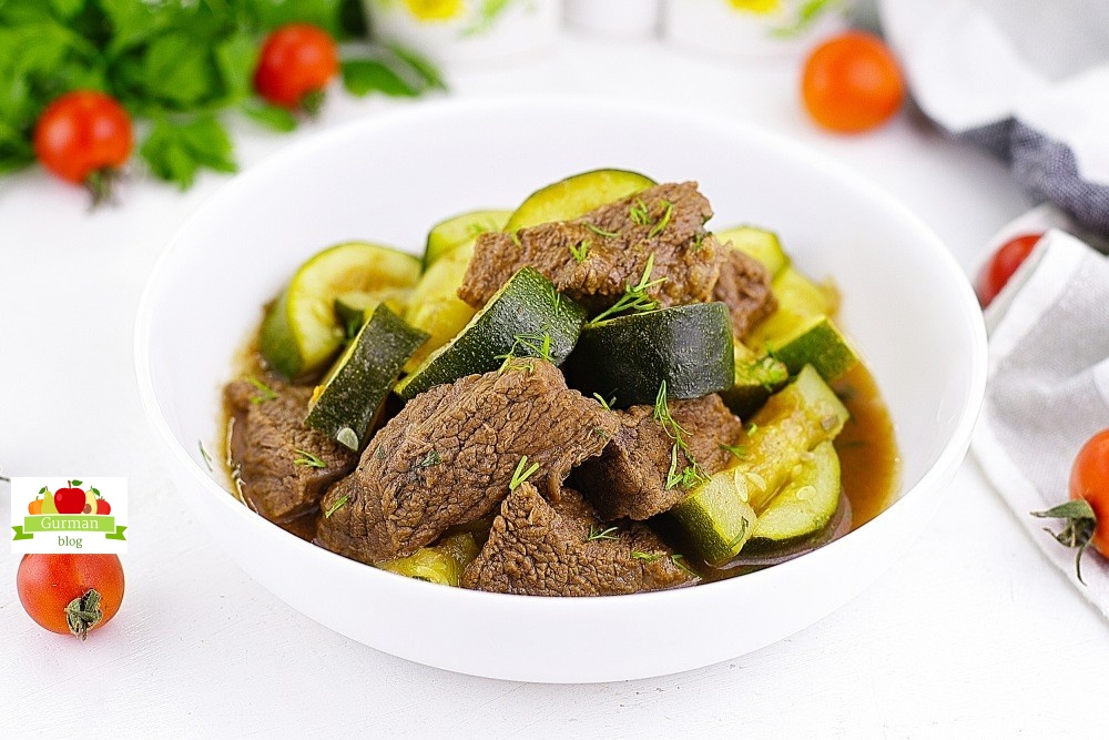 Кабачки с мясом тушеные