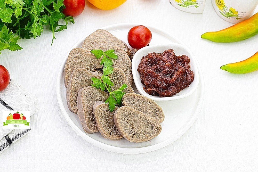 Как и сколько варить говяжий язык в кастрюле