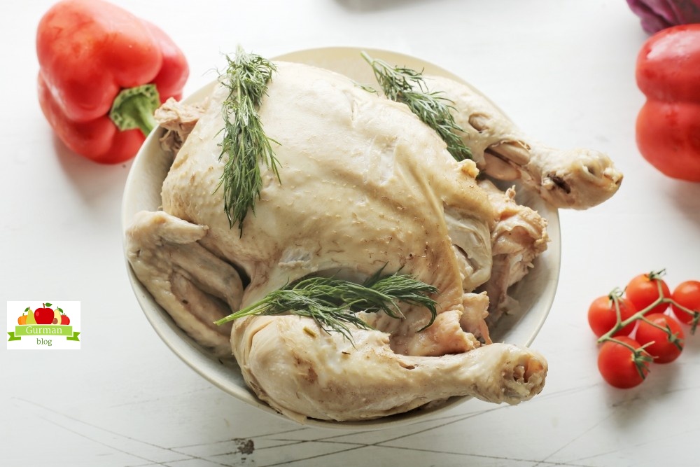 Как и сколько варить курицу целиком для супа или бульона