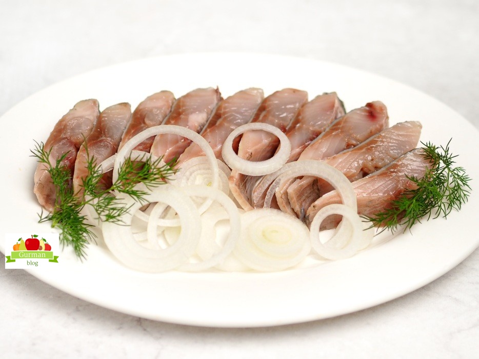 Как засолить селедку вкусно в домашних условиях