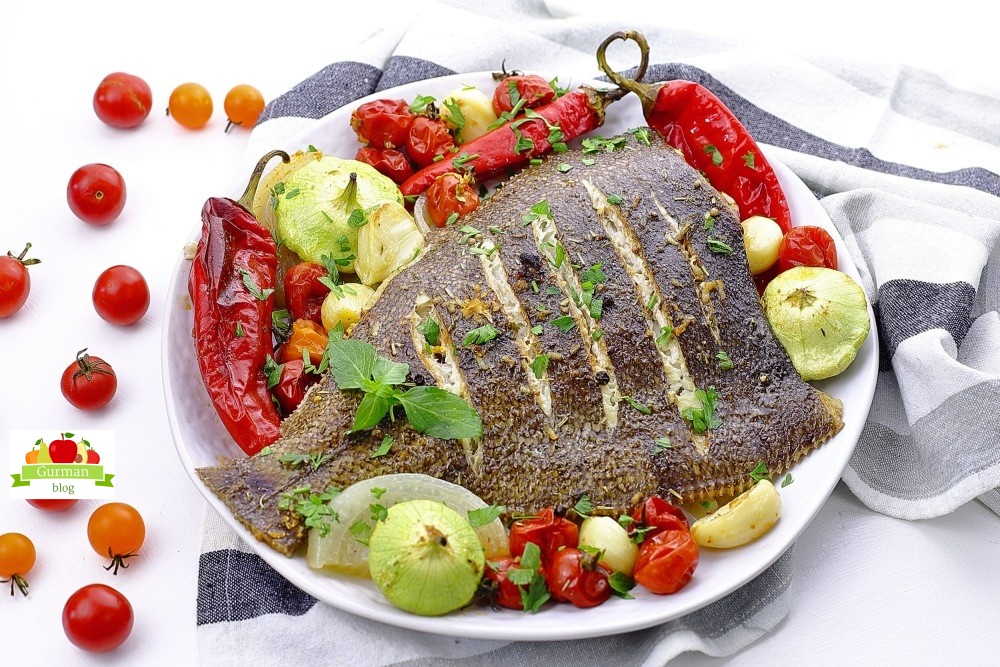 Камбала в духовке целиком: простой рецепт