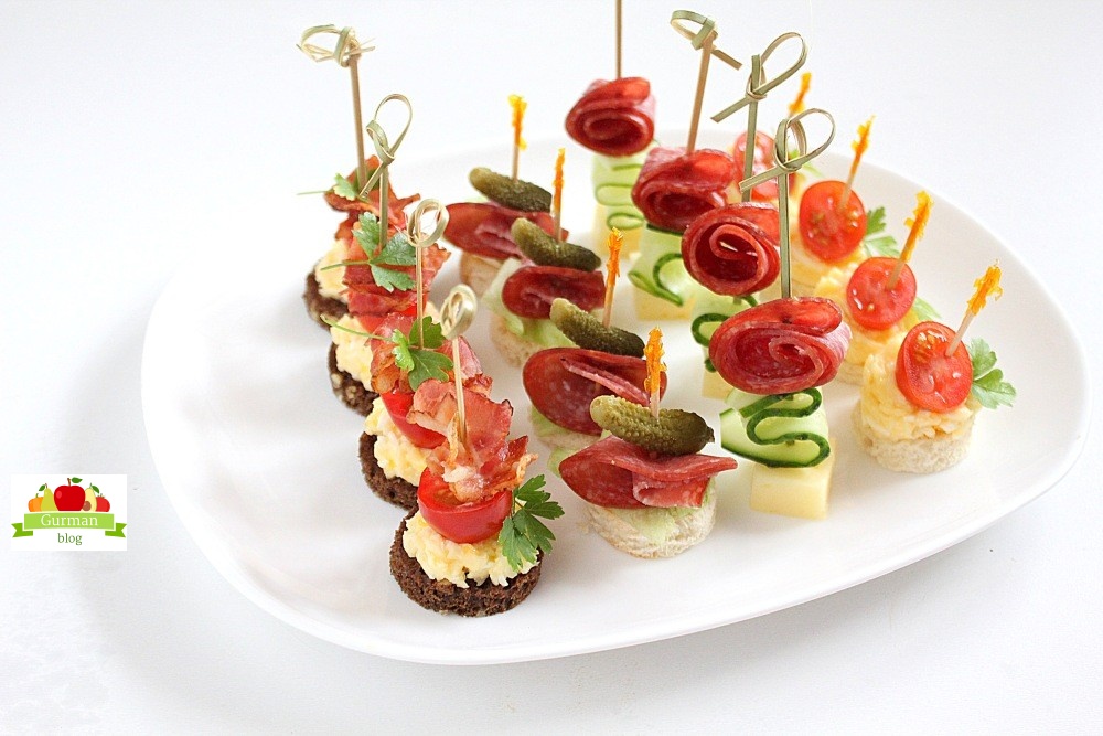 Канапе на шпажках: 4 простых рецепта