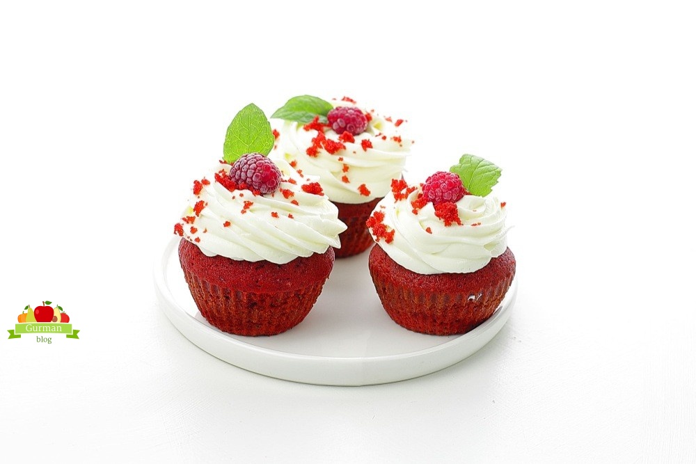 Капкейки “Красный бархат” с начинкой