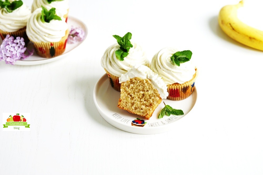 Капкейки с бананом