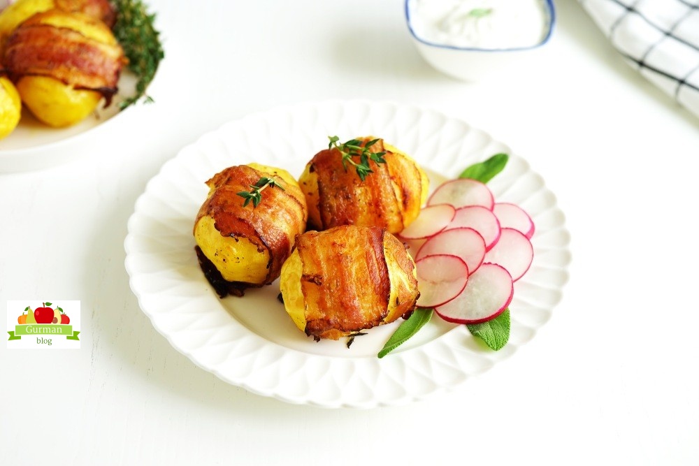 Картошка в беконе в духовке