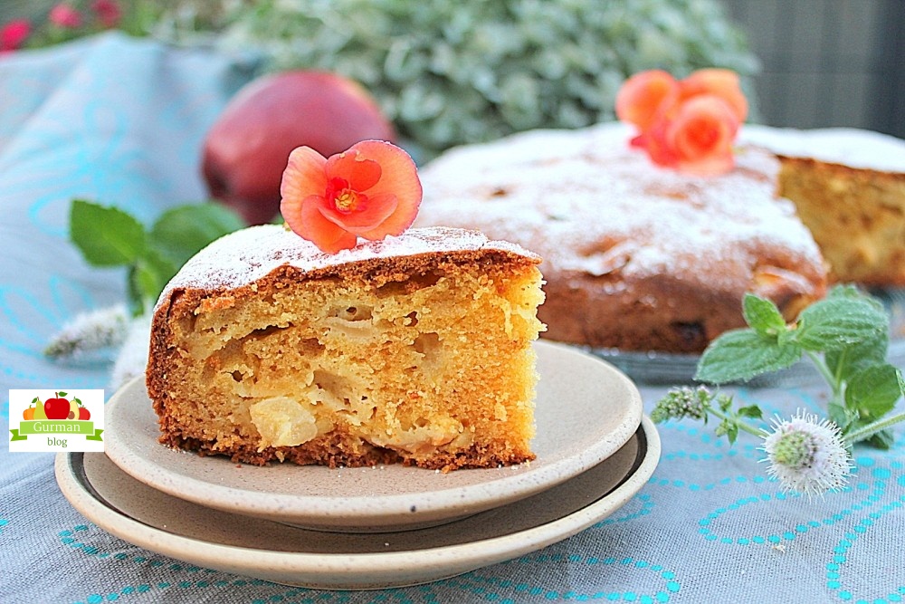 Кекс с яблоком и кукурузной мукой