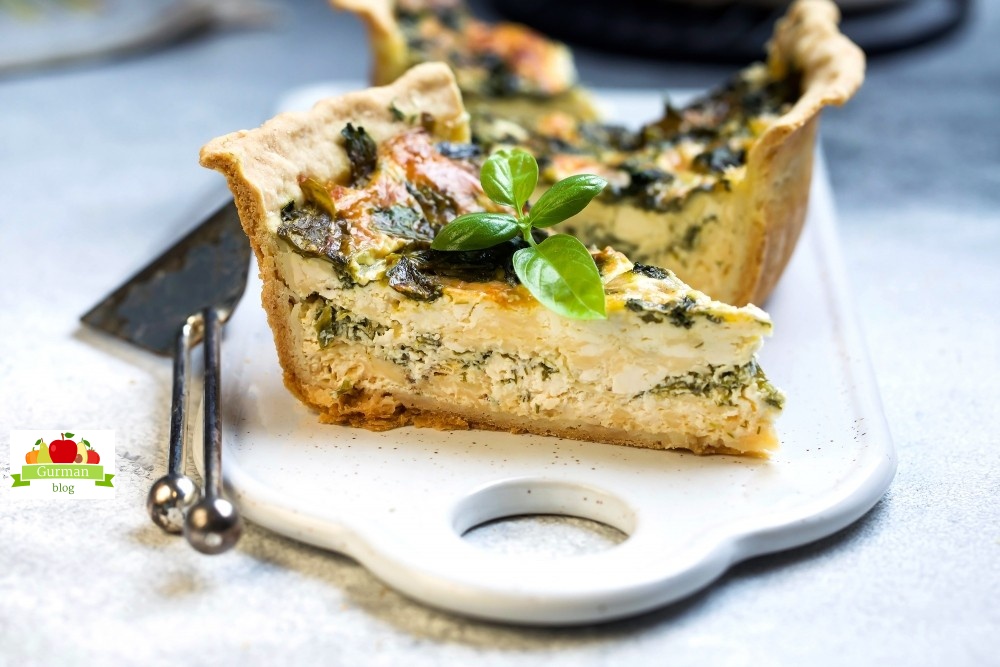 Киш с сыром и шпинатом