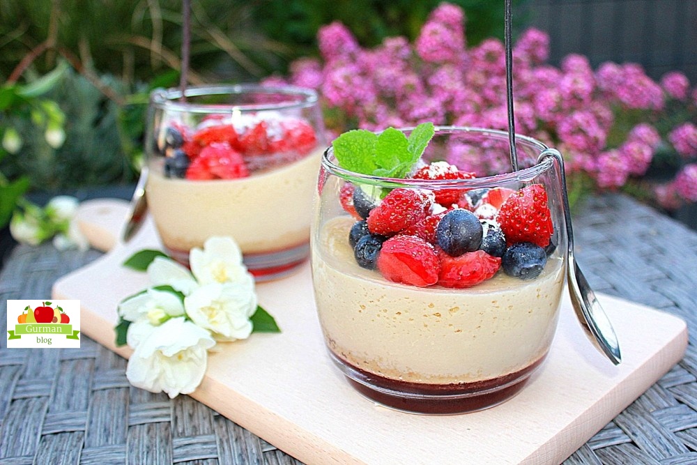 Кофейный чизкейк с ягодами в микроволновке