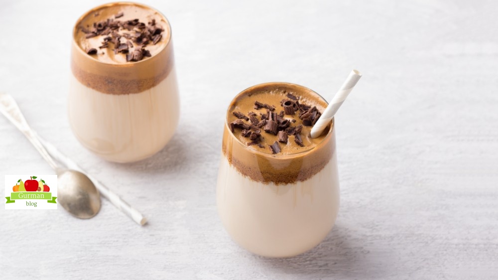 Коктейль Дальгона-кофе с мороженым