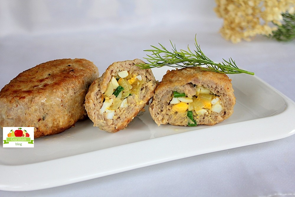 Котлеты с начинкой из яйца и лука