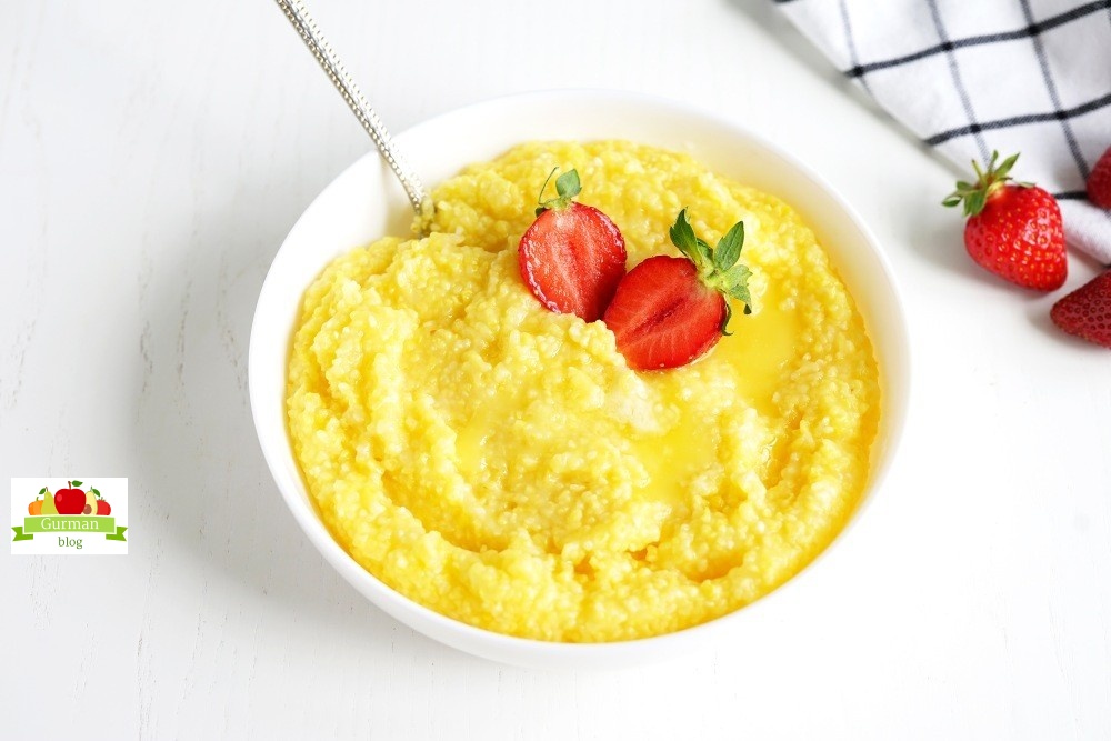 Кукурузная каша на воде в кастрюле