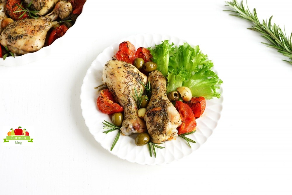Курица “Провансаль” с оливками, помидорами и розмарином