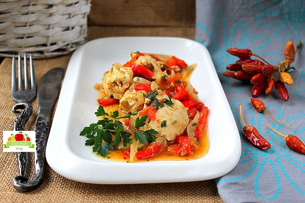 Куриная грудка с овощами и зеленью