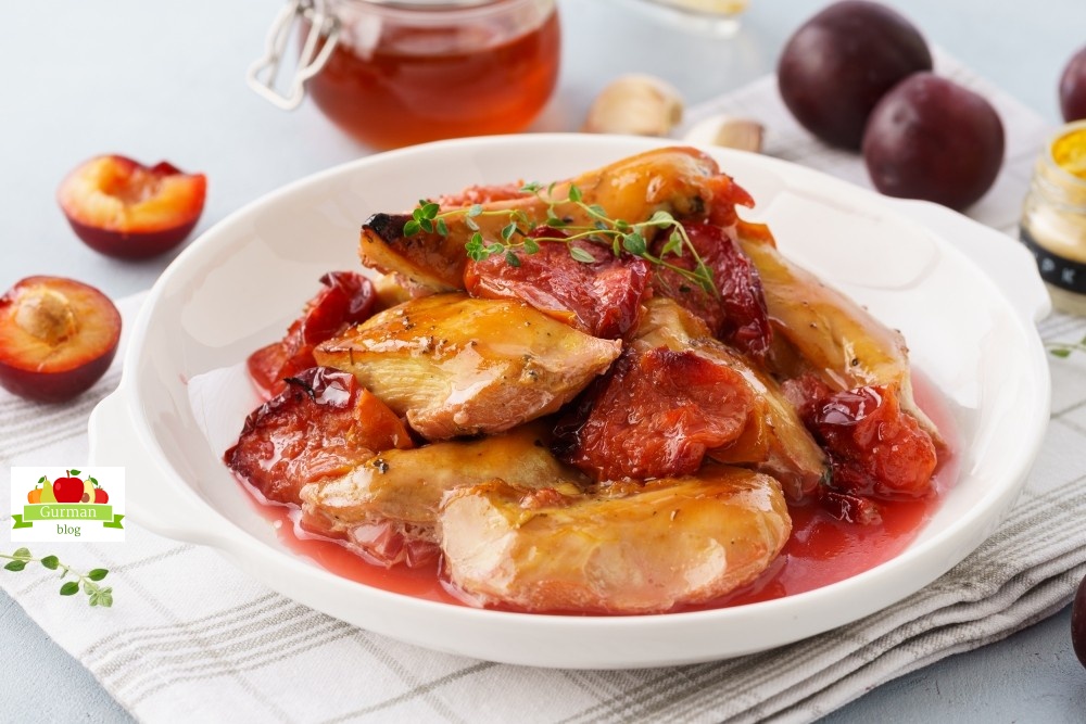 Куриное филе со сливами
